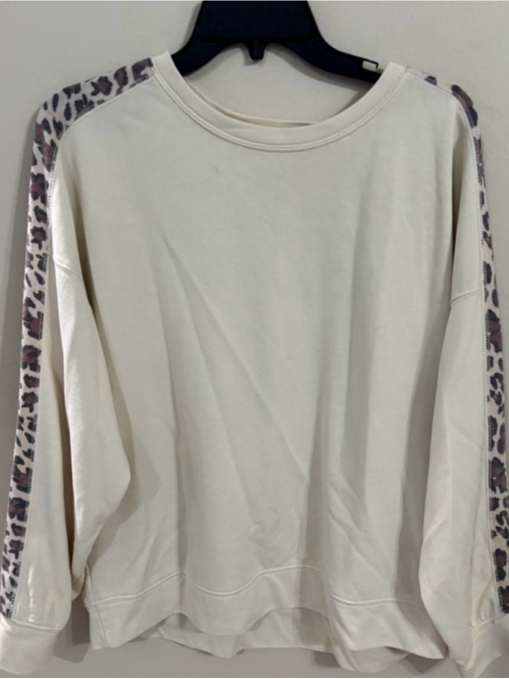 Umgee Cream Leopard-Trim Women’s Sweatshirt